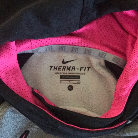 Little girls size Sm Nike therma-fit sweatshirt - Picture 5 of 6